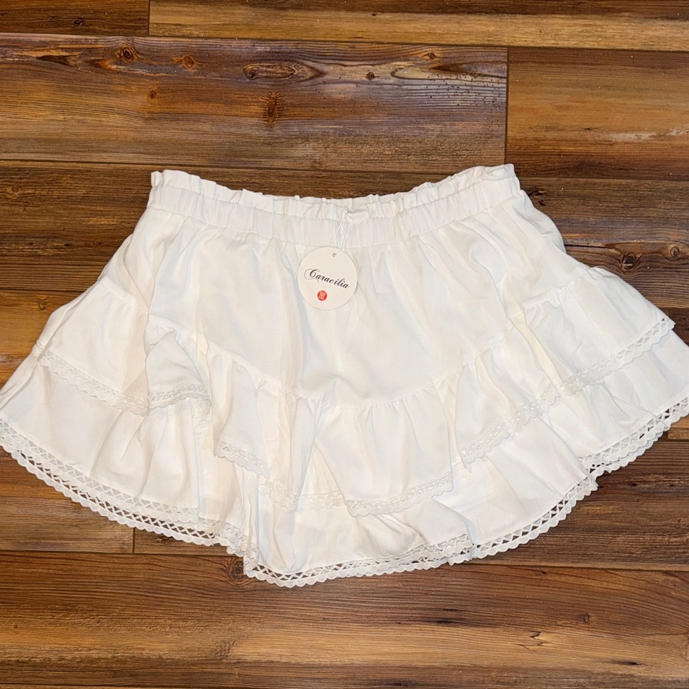 Caracilia Women’s Flowy White Tiered Skirt with Built-In Shorts - 2XL